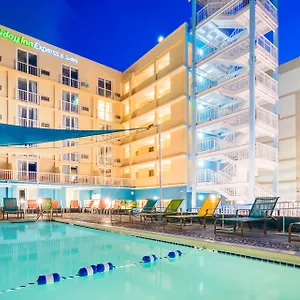 https://holiday-inn-express-suites-nassau.comcaribbean.com